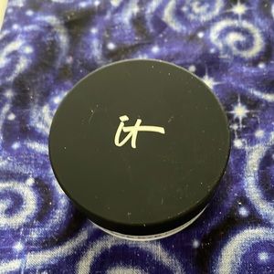 IT Cosmetics Bye Bye Pores Finishing Powder (WITHOUT BOX)